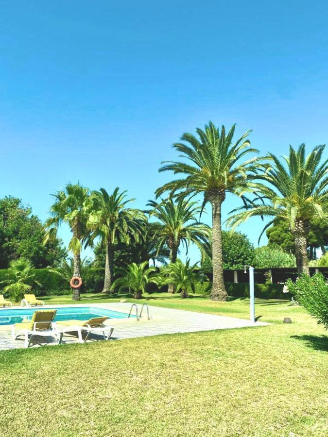 Complejo Colibri 8 Villa Кембрилс Екстериор снимка