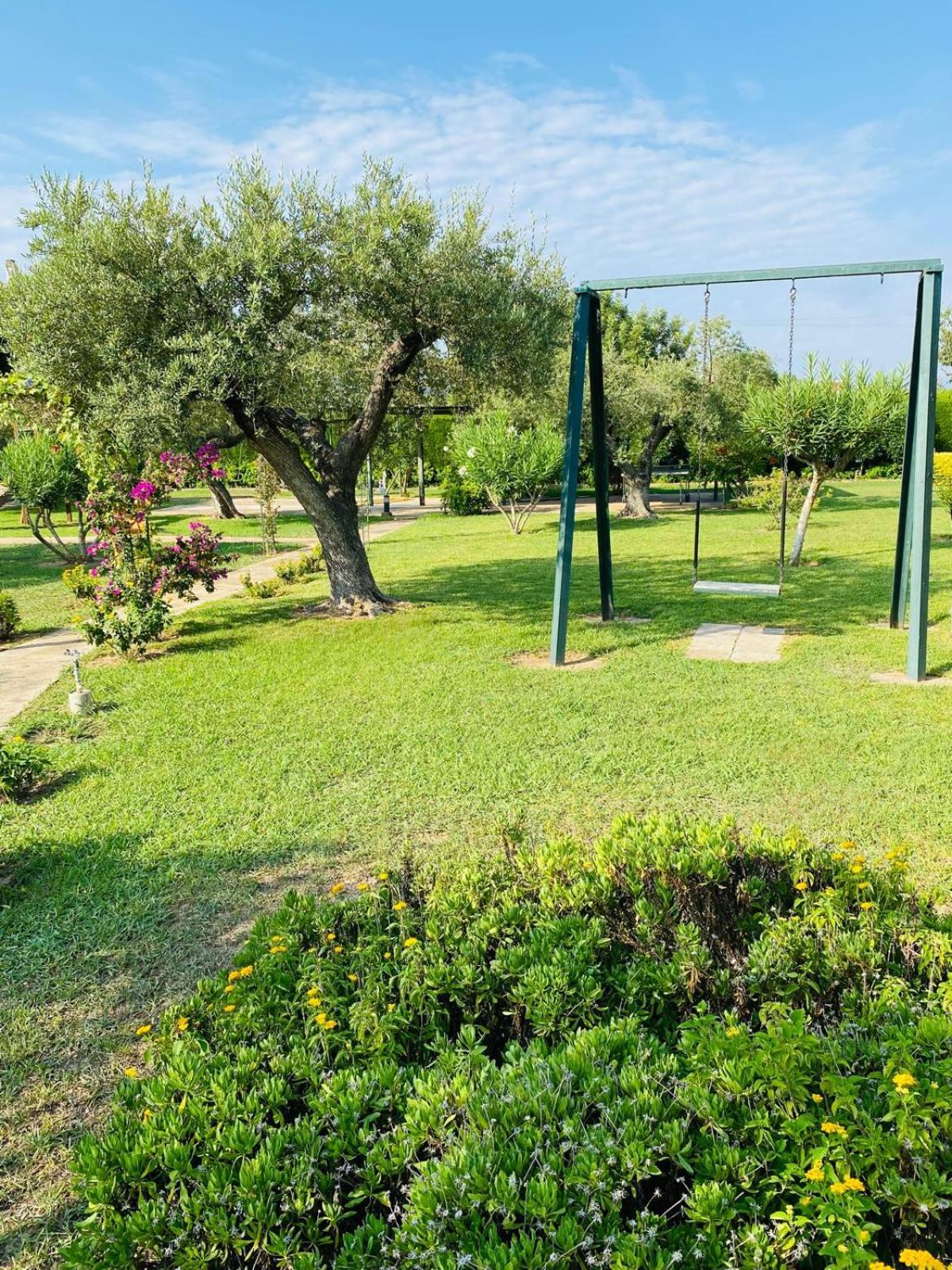 Complejo Colibri 8 Villa Кембрилс Екстериор снимка